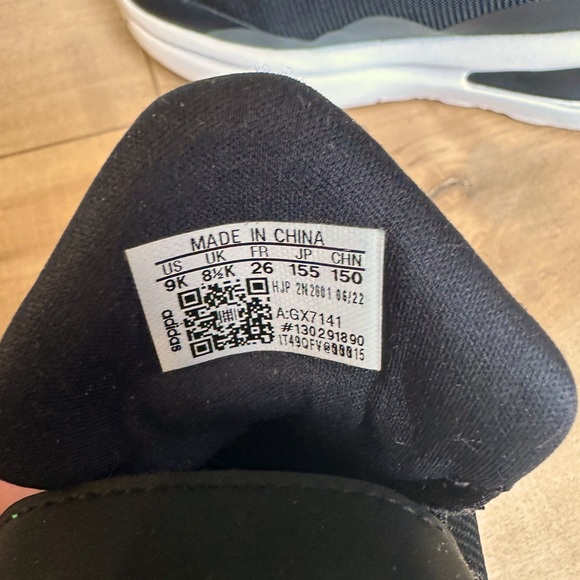 Adidas toddler shoes - Picture 2 of 2